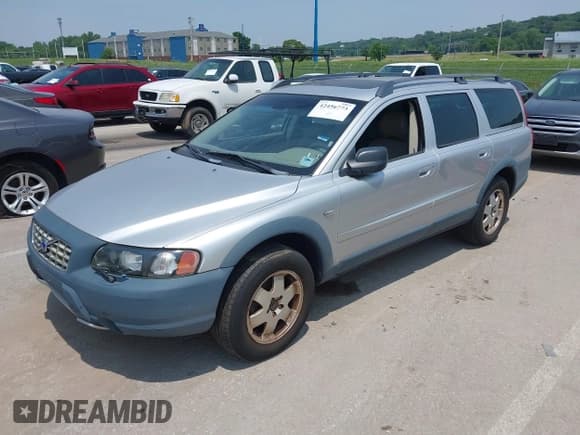 ✅ 2004 Volvo V70 XC Cross Country • VIN: YV1SZ59H441124920 • Lot: 42456773. Wystawiony na IAAI z przebiegiem 223 980 mil. Bezpłatny archiwum sprzedaży aukcyjnych z USA i szczegółowy raport historii pojazdu na DreamBid. Zdjęcie 2.