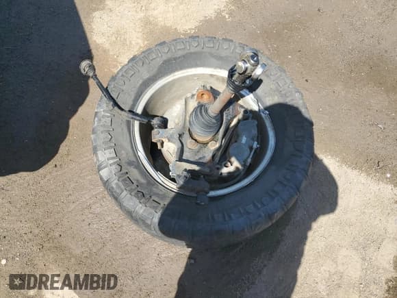 ✅ 2015 Chevrolet Silverado 2500HD LTZ • VIN: 1GC1KWE89FF665985 • Lot: 65956845. Wystawiony na Copart z przebiegiem 261 917 mil. Bezpłatny archiwum sprzedaży aukcyjnych z USA i szczegółowy raport historii pojazdu na DreamBid. Zdjęcie 12.