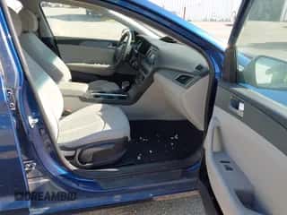 2015 Hyundai Sonata SE с VIN 5NPE24AF5FH148957, выставлен на аукционе IAAI как лот 43049780 с пробегом 166 871 миль миль и . История ставок и продаж доступна на DreamBid. Изображение 5.