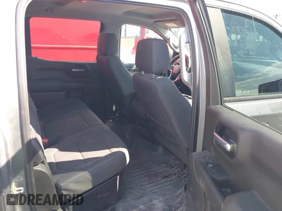 ✅ 2019 Chevrolet Silverado 1500 LT • VIN: 3GCUYDED0KG150685 • Lot: 43391185. Wystawiony na IAAI z przebiegiem 221 154 mil. Bezpłatny archiwum sprzedaży aukcyjnych z USA i szczegółowy raport historii pojazdu na DreamBid. Zdjęcie 8.