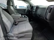 ✅ 2018 Chevrolet Silverado 1500 Custom • VIN: 1GCVKPEH9JZ260062 • Lot: 46350925. Wystawiony na Copart z przebiegiem 110 763 mil. Bezpłatny archiwum sprzedaży aukcyjnych z USA i szczegółowy raport historii pojazdu na DreamBid. Zdjęcie 7.