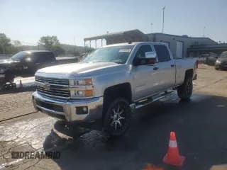 ✅ 2015 Chevrolet Silverado 2500HD LT • VIN: 1GC1KVEG5FF151827 • Lot: 81093615. Wystawiony na Copart z przebiegiem 290 631 mil. Bezpłatny archiwum sprzedaży aukcyjnych z USA i szczegółowy raport historii pojazdu na DreamBid. Zdjęcie 1.