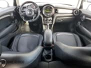 ✅ 2017 MINI Hardtop Cooper • VIN: WMWXP5C37H2G60498 • Лот: 82279815. Опубликован ранее на Copart с пробегом 92 736 миль. Бесплатный доступ к архиву аукционных продаж из США и подробный отчёт об истории автомобиля на DreamBid. Изображение 8.