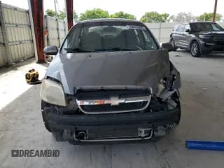 ✅ 2010 Chevrolet Aveo 1LT • VIN: KL1TD5DE5AB119258 • Lot: 70845085. Wystawiony na Copart z przebiegiem 56 872 mil. Bezpłatny archiwum sprzedaży aukcyjnych z USA i szczegółowy raport historii pojazdu na DreamBid. Zdjęcie 5.