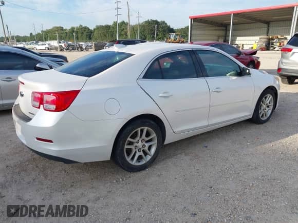 2015 Chevrolet Malibu LT with VIN 1G11C5SL9FF318648, listed as a IAAI auction lot 43322404 with 145,757 mi miles and . Bid and sale history available at DreamBid. Image 4.