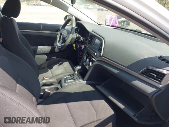 ✅ 2019 Hyundai Elantra SE • VIN: 5NPD74LF3KH442023 • Lot: 43298203. Listed on IAAI with 44,777 mi. Free auction sales archive from the USA and detailed vehicle history report at DreamBid. Image 5.