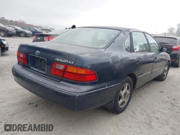 ✅ 1998 Toyota Avalon XL • VIN: 4T1BF18B2WU251120 • Lot: 43743818. Listed on IAAI with 146,207 mi. Free auction sales archive from the USA and detailed vehicle history report at DreamBid. Image 4.