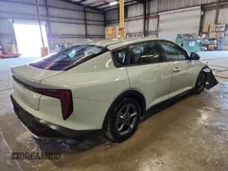 ✅ 2025 Kia K4 LXS • VIN: 3KPFT4DE6SE055478 • Лот: 93210075. Опубликован ранее на Copart с пробегом 16 193 миль. Бесплатный доступ к архиву аукционных продаж из США и подробный отчёт об истории автомобиля на DreamBid. Изображение 3.