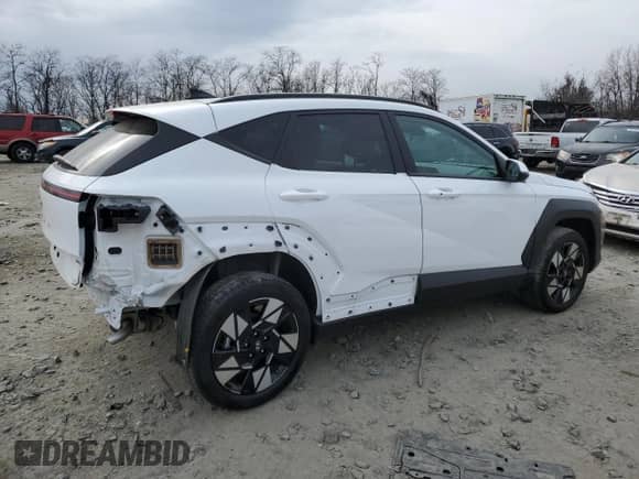2024 Hyundai Kona SEL с VIN KM8HBCAB6RU051194, выставлен на аукционе Copart как лот 87420244 с пробегом 10 686 миль миль и Списание • Salvage title. История ставок и продаж доступна на DreamBid. Изображение 3.