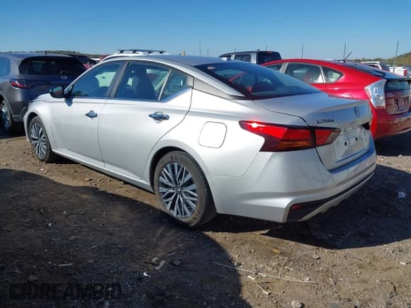 ✅ 2024 Nissan Altima SV • VIN: 1N4BL4DV3RN420712 • Lot: 43598094. Listed on IAAI with 28,173 mi. Free auction sales archive from the USA and detailed vehicle history report at DreamBid. Image 3.