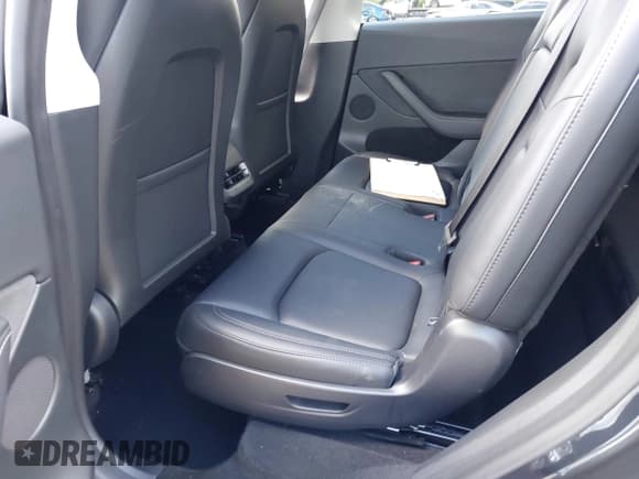 ✅ 2025 Tesla Model Y Long Range • VIN: 7SAYGAEE6SF292186 • Lot: 43252651. Wystawiony na IAAI z przebiegiem 28 610 mil. Bezpłatny archiwum sprzedaży aukcyjnych z USA i szczegółowy raport historii pojazdu na DreamBid. Zdjęcie 8.