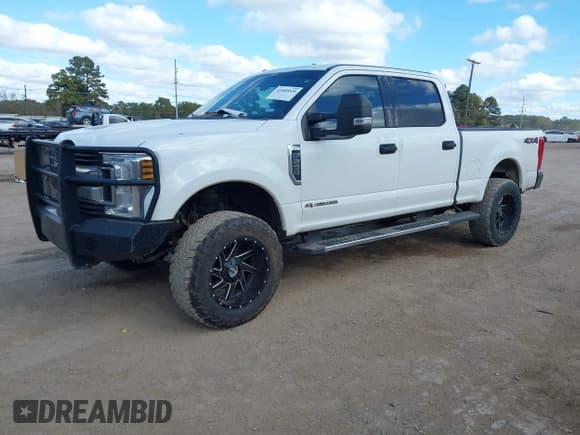 ✅ 2019 Ford F-250 XL • VIN: 1FT7W2BT0KED75750 • Лот: 43685820. Опубликован ранее на IAAI с пробегом 135 718 миль. Бесплатный доступ к архиву аукционных продаж из США и подробный отчёт об истории автомобиля на DreamBid. Изображение 2.