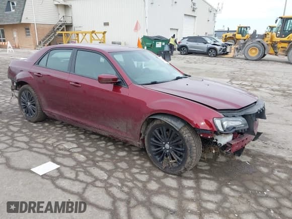 ✅ 2019 Chrysler 300 S • VIN: 2C3CCAGG4KH632144 • Lot: 41459763. Listed on IAAI with 97,846 mi. Free auction sales archive from the USA and detailed vehicle history report at DreamBid. Image 1.
