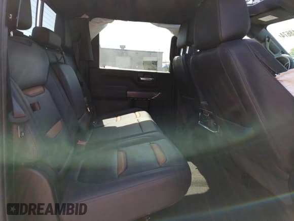 ✅ 2023 GMC Sierra 3500HD AT4 • VIN: 1GT49VEY7PF240124 • Lot: 53518674. Wystawiony na Copart z przebiegiem 48 264 mil. Bezpłatny archiwum sprzedaży aukcyjnych z USA i szczegółowy raport historii pojazdu na DreamBid. Zdjęcie 10.