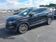 ✅ 2019 Lincoln MKC Select • VIN: 5LMCJ2C99KUL08014 • Lot: 43123646. Wystawiony na IAAI z przebiegiem 63 832 mil. Bezpłatny archiwum sprzedaży aukcyjnych z USA i szczegółowy raport historii pojazdu na DreamBid. Zdjęcie 2.