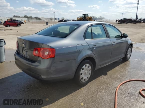 ✅ 2005 Volkswagen Jetta Value Edition • VIN: 3VWPF71K15M628608 • Lot: 44423045. Listed on Copart with 101,391 mi. Free auction sales archive from the USA and detailed vehicle history report at DreamBid. Image 3.