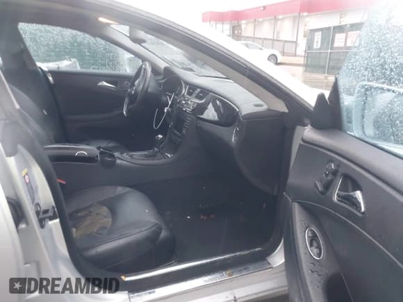 ✅ 2009 Mercedes-Benz CLS 550 • VIN: WDDDJ72XX9A141687 • Lot: 43825651. Listed on IAAI with 133,854 mi. Free auction sales archive from the USA and detailed vehicle history report at DreamBid. Image 5.