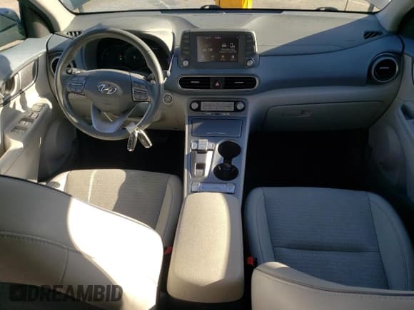 ✅ 2020 Hyundai Kona Limited • VIN: KM8K33AGXLU067954 • Lot: 82462355. Wystawiony na Copart z przebiegiem 77 108 mil. Bezpłatny archiwum sprzedaży aukcyjnych z USA i szczegółowy raport historii pojazdu na DreamBid. Zdjęcie 8.