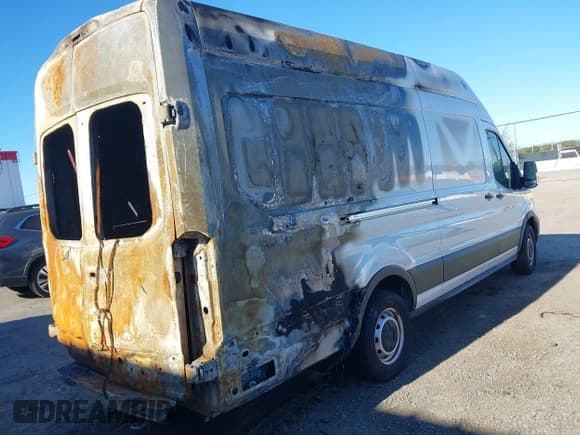 ✅ 2021 Ford Transit Cargo • VIN: 1FTBR3X8XMKA22125 • Lot: 41290965. Wystawiony na IAAI z przebiegiem Nie podano. Bezpłatny archiwum sprzedaży aukcyjnych z USA i szczegółowy raport historii pojazdu na DreamBid. Zdjęcie 4.