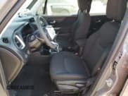 ✅ 2021 Jeep Renegade Freedom • VIN: ZACNJDAB2MPN07800 • Lot: 63335565. Wystawiony na Copart z przebiegiem 62 338 mil. Bezpłatny archiwum sprzedaży aukcyjnych z USA i szczegółowy raport historii pojazdu na DreamBid. Zdjęcie 7.