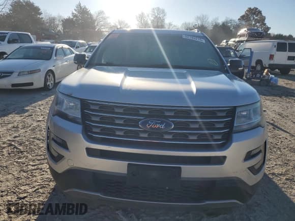 ✅ 2017 Ford Explorer XLT • VIN: 1FM5K8DH7HGA96559 • Lot: 92785215. Wystawiony na Copart z przebiegiem Nie podano. Bezpłatny archiwum sprzedaży aukcyjnych z USA i szczegółowy raport historii pojazdu na DreamBid. Zdjęcie 5.