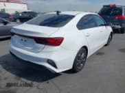 ✅ 2022 Kia Forte LXS • VIN: 3KPF24AD3NE456358 • Lot: 43507941. Wystawiony na IAAI z przebiegiem 17 659 mil. Bezpłatny archiwum sprzedaży aukcyjnych z USA i szczegółowy raport historii pojazdu na DreamBid. Zdjęcie 4.