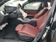 ✅ 2024 BMW 3 Series M340i xDrive • VIN: 3MW49FF05R8E49305 • Lot: 50401325. Wystawiony na Copart z przebiegiem Nie podano. Bezpłatny archiwum sprzedaży aukcyjnych z USA i szczegółowy raport historii pojazdu na DreamBid. Zdjęcie 7.