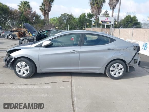 ✅ 2016 Hyundai Elantra SE • VIN: 5NPDH4AE0GH710010 • Lot: 41806023. Listed on IAAI with 117,697 mi. Free auction sales archive from the USA and detailed vehicle history report at DreamBid. Image 15.