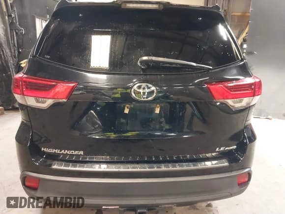 ✅ 2018 Toyota Highlander LE • VIN: 5TDBZRFH4JS820340 • Lot: 41221682. Wystawiony na IAAI z przebiegiem 121 243 mil. Bezpłatny archiwum sprzedaży aukcyjnych z USA i szczegółowy raport historii pojazdu na DreamBid. Zdjęcie 16.