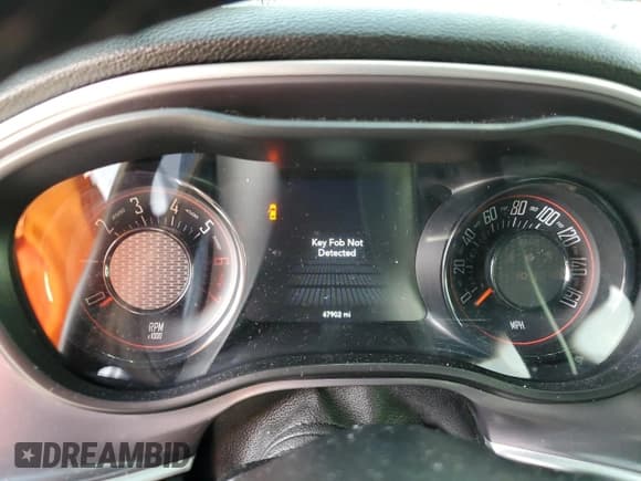 ✅ 2020 Dodge Challenger R/T • VIN: 2C3CDZBT7LH189697 • Lot: 69996484. Wystawiony na Copart z przebiegiem 47 902 mil. Bezpłatny archiwum sprzedaży aukcyjnych z USA i szczegółowy raport historii pojazdu na DreamBid. Zdjęcie 9.