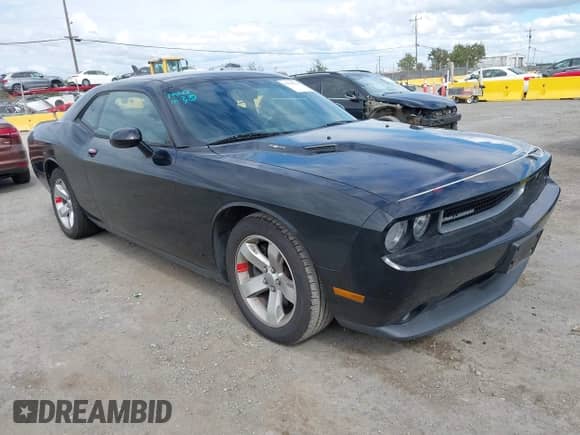 2014 Dodge Challenger R/T z VIN 2C3CDYBT6EH229572, wystawiony jako IAAI lot #43326778 z przebiegiem 125 314 mil mil oraz . Historia ofert i sprzedaży dostępna na DreamBid. Obrazek 1.