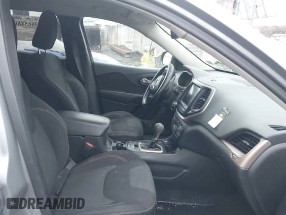 ✅ 2015 Jeep Cherokee Latitude • VIN: 1C4PJMCS4FW773608 • Лот: 43665880. Опубликован ранее на IAAI с пробегом 107 131 миль. Бесплатный доступ к архиву аукционных продаж из США и подробный отчёт об истории автомобиля на DreamBid. Изображение 5.