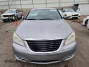 ✅ 2013 Chrysler 200 LX • VIN: 1C3CCBABXDN705708 • Lot: 95627615. Wystawiony na Copart z przebiegiem 167 774 mil. Bezpłatny archiwum sprzedaży aukcyjnych z USA i szczegółowy raport historii pojazdu na DreamBid. Zdjęcie 5.
