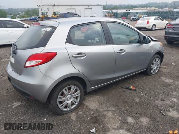 ✅ 2011 Mazda 2 Touring • VIN: JM1DE1HZXB0130124 • Лот: 42693027. Опубликован ранее на IAAI с пробегом 73 470 миль. Бесплатный доступ к архиву аукционных продаж из США и подробный отчёт об истории автомобиля на DreamBid. Изображение 4.