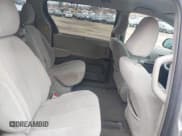 ✅ 2012 Toyota Sienna LE • VIN: 5TDKK3DC3CS234076 • Lot: 43789027. Wystawiony na IAAI z przebiegiem 189 489 mil. Bezpłatny archiwum sprzedaży aukcyjnych z USA i szczegółowy raport historii pojazdu na DreamBid. Zdjęcie 8.