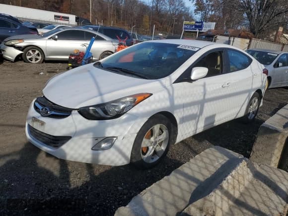 ✅ 2012 Hyundai Elantra Limited • VIN: 5NPDH4AE0CH116351 • Lot: 92829795. Listed on Copart with 194,825 mi. Free auction sales archive from the USA and detailed vehicle history report at DreamBid. Image 1.