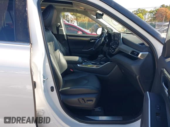 ✅ 2023 Toyota Highlander XLE • VIN: 5TDKDRBH3PS037913 • Лот: 43462166. Опубликован ранее на IAAI с пробегом 28 201 миль. Бесплатный доступ к архиву аукционных продаж из США и подробный отчёт об истории автомобиля на DreamBid. Изображение 5.