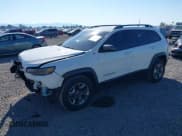 ✅ 2019 Jeep Cherokee Trailhawk • VIN: 1C4PJMBX1KD200443 • Lot: 42455296. Listed on IAAI with 108,645 mi. Free auction sales archive from the USA and detailed vehicle history report at DreamBid. Image 18.