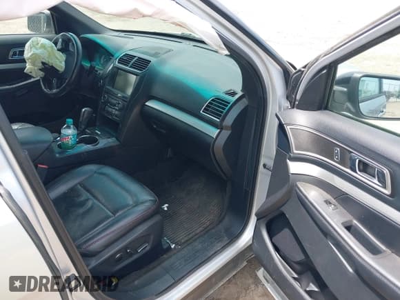 ✅ 2016 Ford Explorer XLT • VIN: 1FM5K8D84GGA63677 • Lot: 39649393. Wystawiony na IAAI z przebiegiem 118 962 mil. Bezpłatny archiwum sprzedaży aukcyjnych z USA i szczegółowy raport historii pojazdu na DreamBid. Zdjęcie 5.