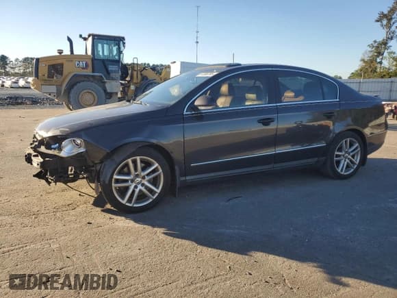 ✅ 2008 Volkswagen Passat Lux • VIN: WVWEK93C18E078490 • Лот: 87358795. Опубликован ранее на Copart с пробегом 315 740 миль. Бесплатный доступ к архиву аукционных продаж из США и подробный отчёт об истории автомобиля на DreamBid. Изображение 1.