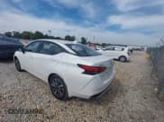 ✅ 2025 Nissan Versa SV • VIN: 3N1CN8EV4SL861241 • Lot: 43356325. Wystawiony na IAAI z przebiegiem 1 690 mil. Bezpłatny archiwum sprzedaży aukcyjnych z USA i szczegółowy raport historii pojazdu na DreamBid. Zdjęcie 3.