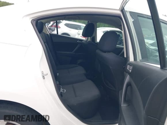 ✅ 2013 Mazda 3 i Touring • VIN: JM1BL1V76D1820238 • Lot: 42896817. Wystawiony na IAAI z przebiegiem 204 323 mil. Bezpłatny archiwum sprzedaży aukcyjnych z USA i szczegółowy raport historii pojazdu na DreamBid. Zdjęcie 8.