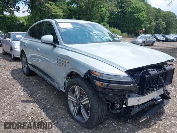 ✅ 2025 Genesis GV80 Coupe 3.5T • VIN: KMUJAESC6SU263222 • Lot: 42701014. Listed on IAAI with 2,388 mi. Free auction sales archive from the USA and detailed vehicle history report at DreamBid. Image 1.