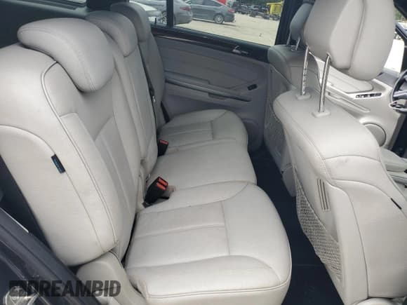 ✅ 2010 Mercedes-Benz GL 550 • VIN: 4JGBF8GE7AA564615 • Lot: 58099585. Wystawiony na Copart z przebiegiem 164 241 mil. Bezpłatny archiwum sprzedaży aukcyjnych z USA i szczegółowy raport historii pojazdu na DreamBid. Zdjęcie 11.