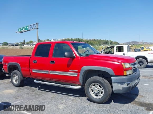 ✅ 2005 Chevrolet Silverado 2500HD LS • VIN: 1GCHK23U85F835517 • Lot: 42348998. Wystawiony na IAAI z przebiegiem 206 783 mil. Bezpłatny archiwum sprzedaży aukcyjnych z USA i szczegółowy raport historii pojazdu na DreamBid. Zdjęcie 13.