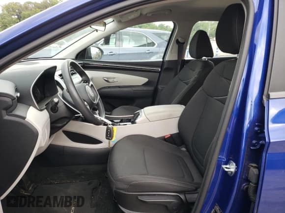 ✅ 2022 Hyundai Tucson SE • VIN: 5NMJACAE3NH020585 • Lot: 62921983. Wystawiony na Copart z przebiegiem 25 903 mil. Bezpłatny archiwum sprzedaży aukcyjnych z USA i szczegółowy raport historii pojazdu na DreamBid. Zdjęcie 7.