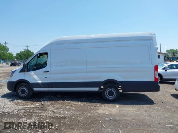 ✅ 2023 Ford Transit Cargo • VIN: 1FTBR3X82PKB46510 • Lot: 42649392. Wystawiony na IAAI z przebiegiem 55 265 mil. Bezpłatny archiwum sprzedaży aukcyjnych z USA i szczegółowy raport historii pojazdu na DreamBid. Zdjęcie 14.