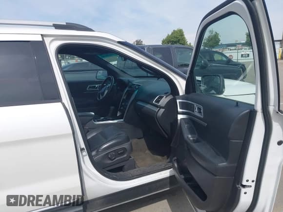 ✅ 2013 Ford Explorer XLT • VIN: 1FM5K7D93DGC81320 • Lot: 42160748. Wystawiony na IAAI z przebiegiem 196 740 mil. Bezpłatny archiwum sprzedaży aukcyjnych z USA i szczegółowy raport historii pojazdu na DreamBid. Zdjęcie 5.