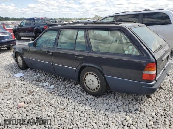 ✅ 1994 Mercedes-Benz E • VIN: WDBEA92E6RF287658 • Лот: 67789824. Опубликован ранее на Copart с пробегом 234 598 миль. Бесплатный доступ к архиву аукционных продаж из США и подробный отчёт об истории автомобиля на DreamBid. Изображение 2.