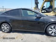 ✅ 2022 Tesla Model Y Long Range • VIN: 7SAYGDEE9NA022842 • Lot: 42003782. Wystawiony na IAAI z przebiegiem 36 010 mil. Bezpłatny archiwum sprzedaży aukcyjnych z USA i szczegółowy raport historii pojazdu na DreamBid. Zdjęcie 13.